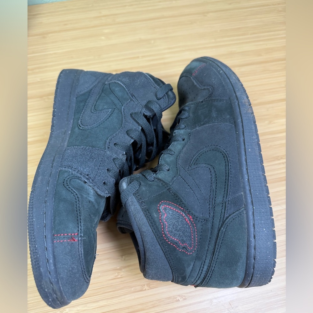Nike Air Jordan 1 Mid Triple Black High Top Sneakers Men’s 8.5 FD8634-001 - Picture 4 of 6
